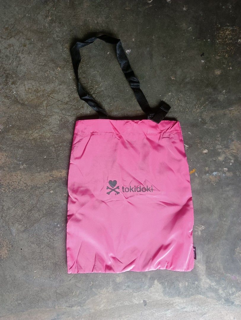 Tokidoki bag (Category: Shoulder Bags) located in Tacloban City. Submitted by pascore (Listing ID 1356493520, Image 1). Description: L15 W12.5.