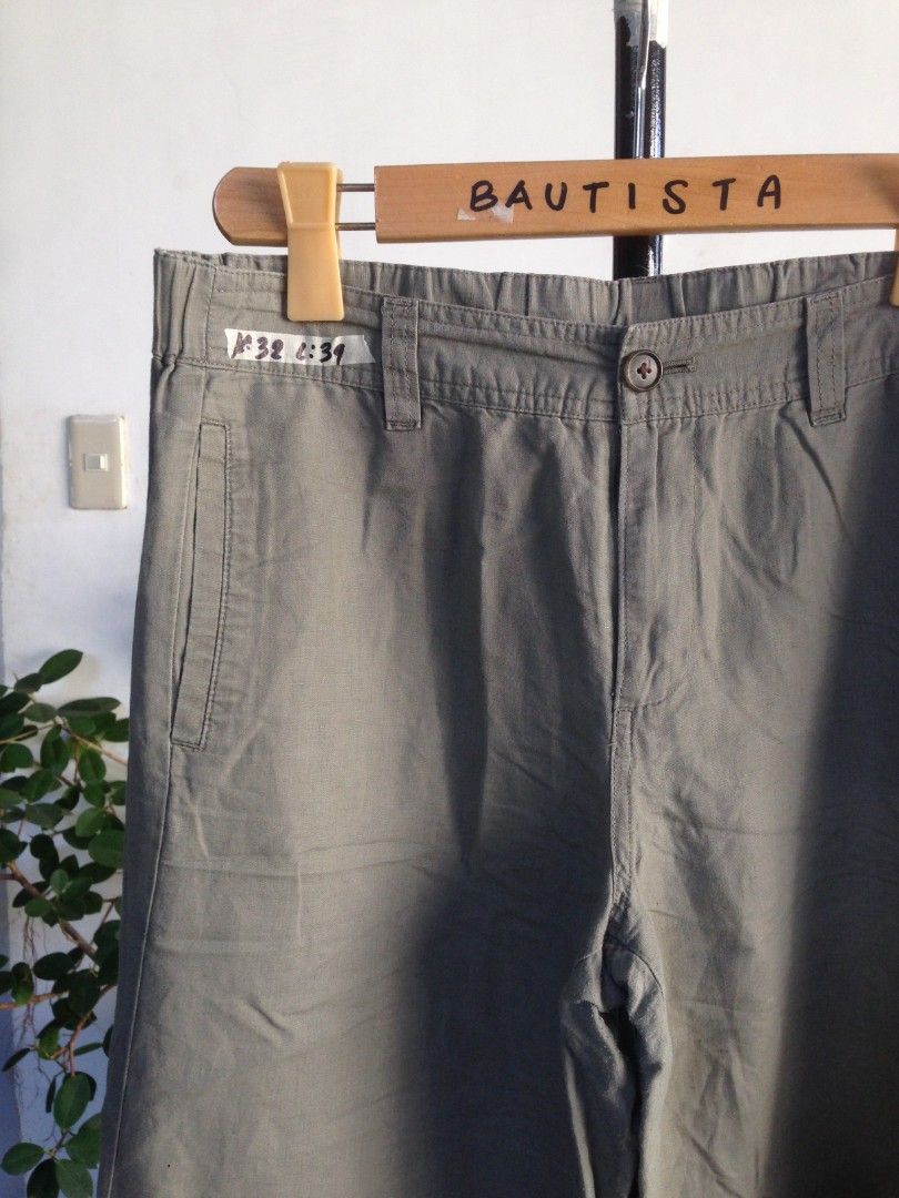 Uniqlo Pants (Category: Jeans) located in San Fernando. Submitted by hellokteesph (Listing ID 1356456423, Image 2). Description: uniqlo pants size 32 length: 34 like new mop gcash jnt direct.
