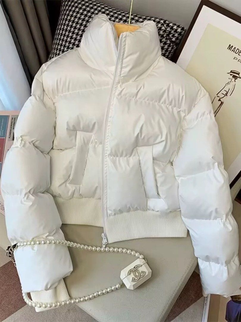 Winter Jacket (Category: Coats, Jackets and Outerwear) located in Singapore. Submitted by menmen83 (Listing ID 1356490699, Image 1). Description: .