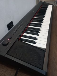 Yamaha Piaggero NP-11 Touch Response 61-Key Portable Piano Keyboard