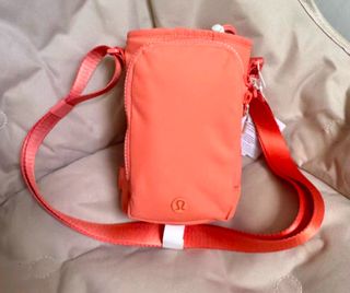 💜lululemon Water Bottle 2L 水壺包 防水 瑜珈 健身運動包 斜挎包 手機包 多功能包 Waterproof yoga fitness bag crossbody bag mobile phone bag multifunctional bag64228236341761110