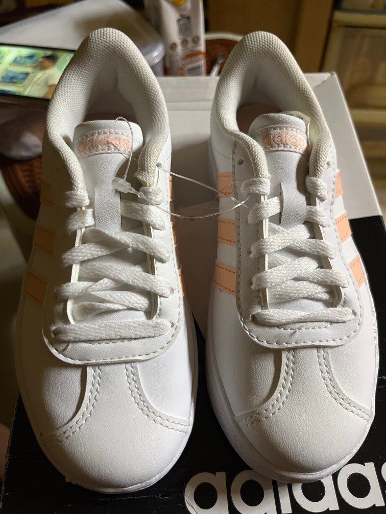 Adidas （分類：嬰兒及小童流行時尚）位於 Hong Kong。 由 wingbb0123 提交（商品編號 1356702021，圖片 3）。簡介： 全新未着過買錯size。
