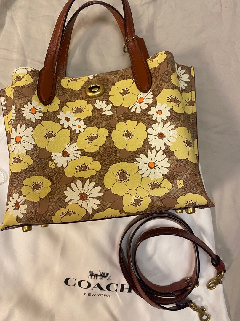 Authentic Coach bag brand new: unused (Category: Luxury Bags & Wallets) located in Manila. Submitted by krishmeow (Listing ID 1347354956, Image 2). Description: ‼️Unused. Still negotiable👍 👜Authentic Coach bag With strap Gift receipt/card Dustbag As seen on Photos posted Rfs: never used it/ decluttering👍.