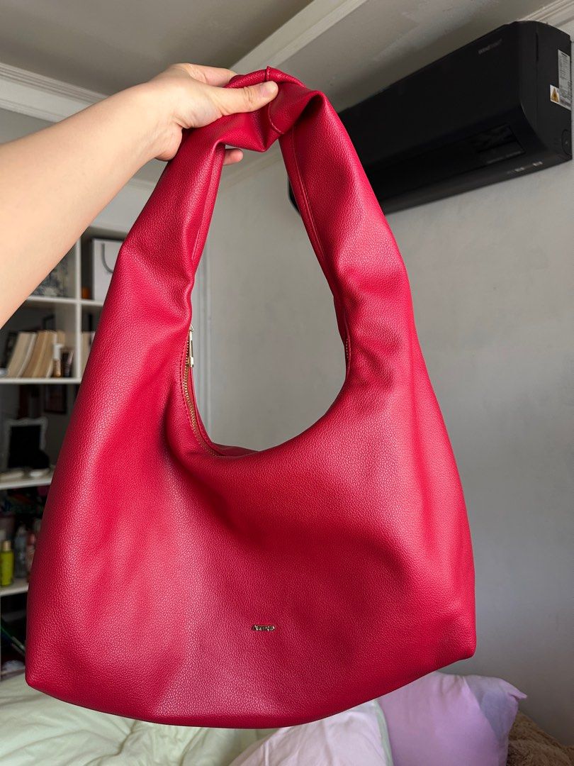 Aztrid jojo large hobo bag in Spice (Category: Shoulder Bags) located in Quezon City. Submitted by mobynmible (Listing ID 1356716959, Image 2). Description: Like new! Used 2-3x No box included. Rfs: not my style anymore. Have too many bags na .