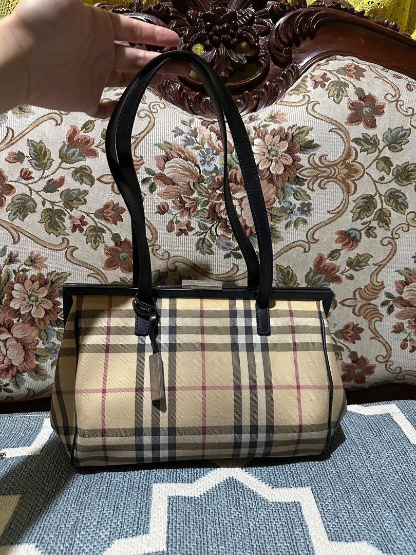 BURBERRY DRS BAG (Category: Luxury Bags & Wallets) located in Laoag. Submitted by kakaibags (Listing ID 1356777018, Image 1). Description: Guaranteed authentic Japan preloved Good condition Vintage pc .