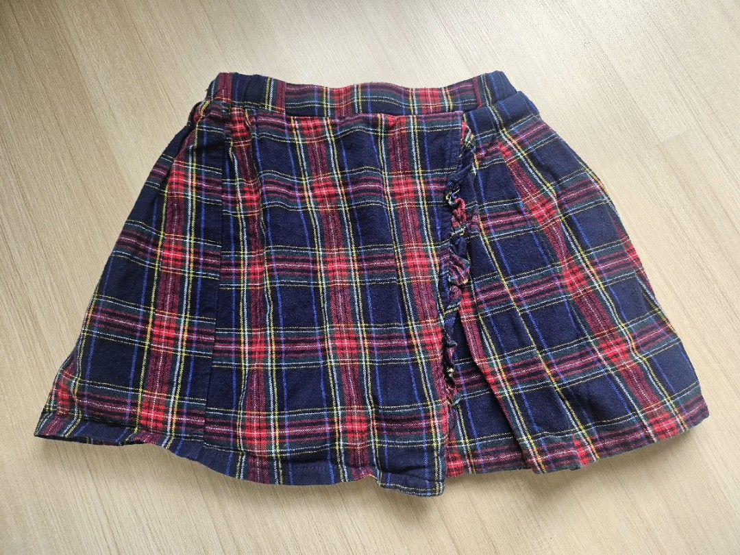 Checkered mini skirt (Category: Babies & Kids Fashion) located in Cebu City. Submitted by memcy (Listing ID 1356638683, Image 1). Description: .