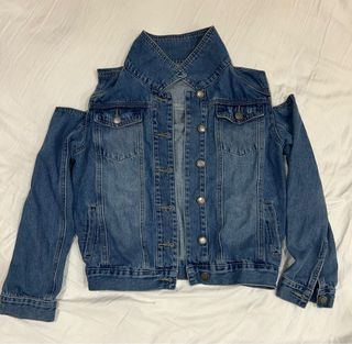 (Category: ) located in . Submitted by preowned_girly (Listing ID 1356749634, Image 1). Description: .