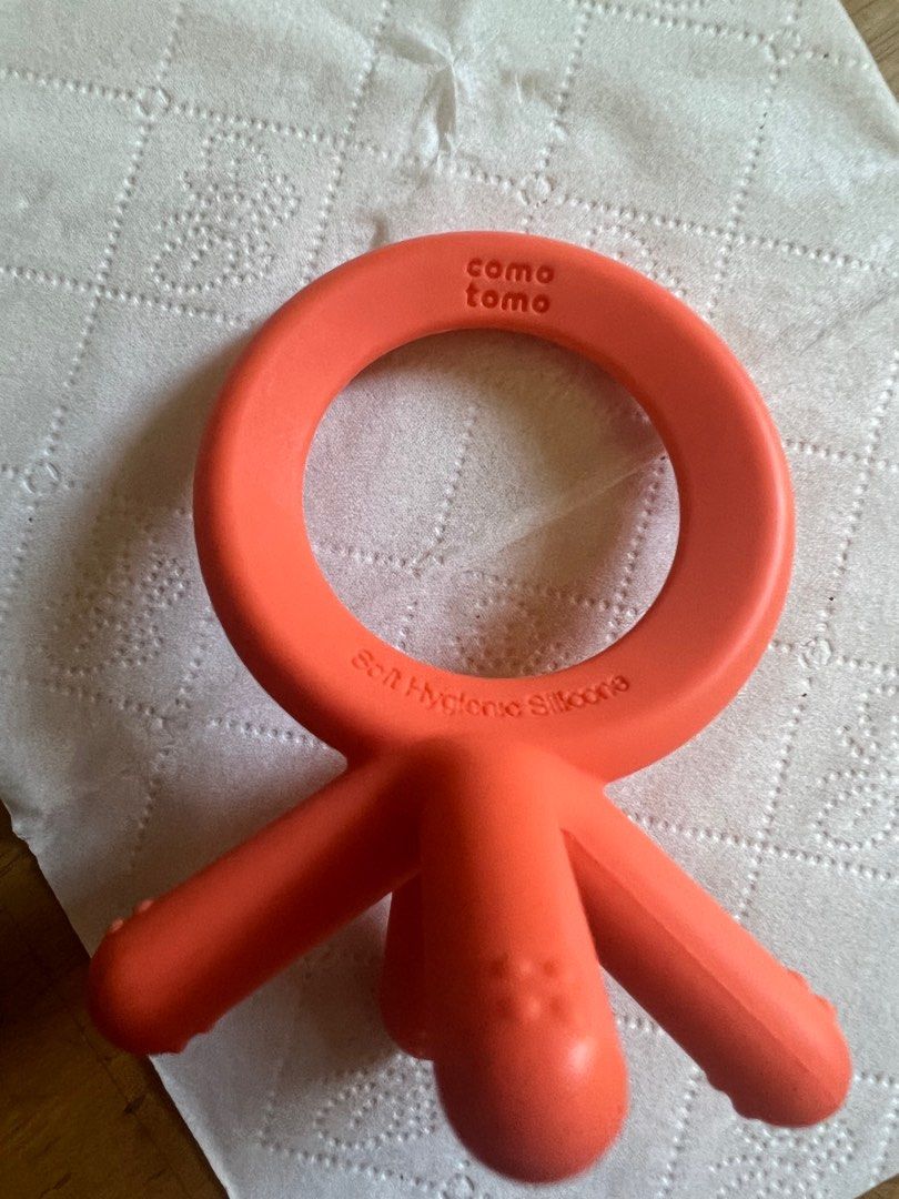 COMO TOMO TEETHER (Category: Weaning & Toddler Feeding) located in Quezon City. Submitted by zenspreloved2024 (Listing ID 1356665204, Image 3). Description: Super Nice po. Di po masyadong nagamit. Sobrang ganda pa.