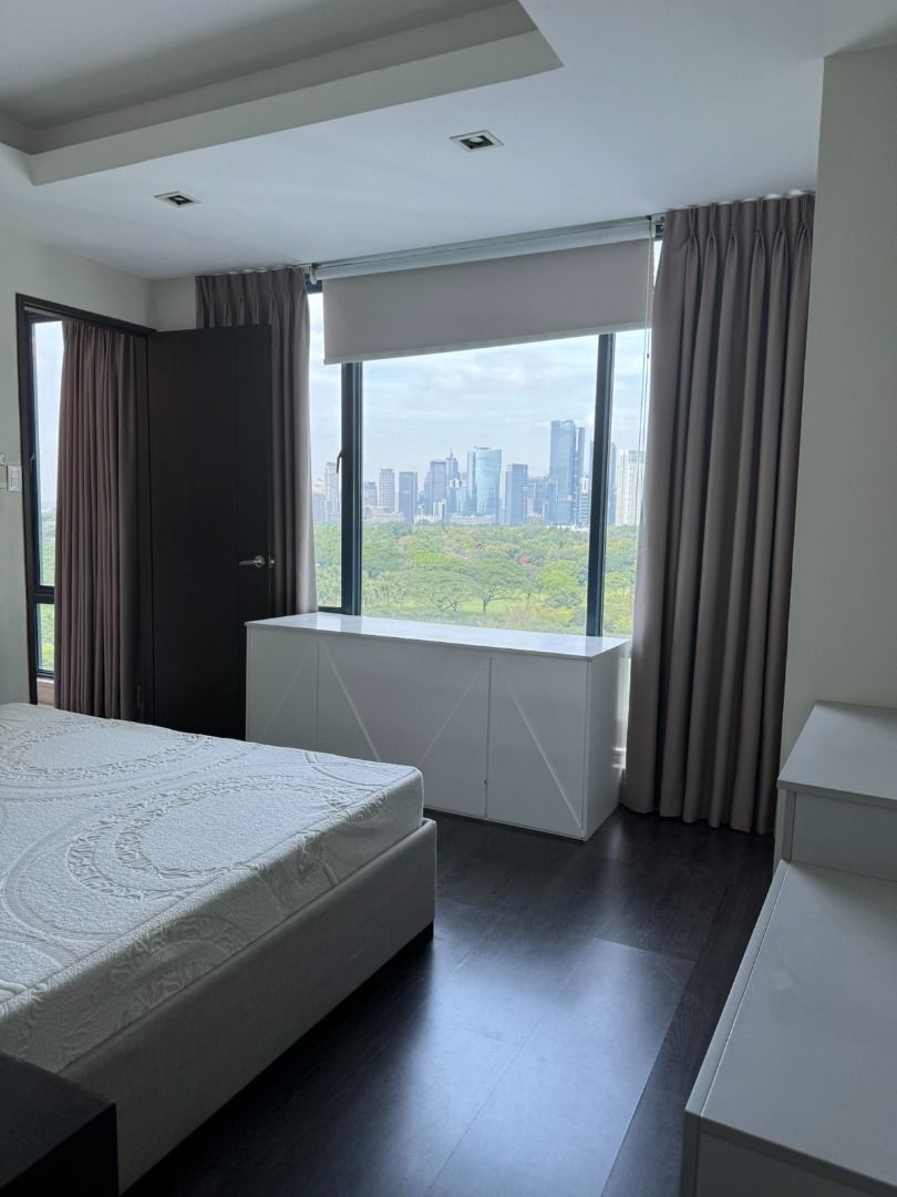 Condominium For Sale Bellagio BGC (Category: Apartments & Condos) located in Quezon City. Submitted by leadvision.realty (Listing ID 1356648606, Image 2). Description: Property Name: Bellagio Property Code: 1798-SC-BLG Selling Price: 29,400,000 Gross Property Details: 7th floor Tower 2 2 Bedroom (combined unit) 2 T&B 1 Parking slot FA: 128 sqm RFO Other details: 2 bedroom with ensuite bathroom 1 office 1 powder room 1 maid quarters / storage room