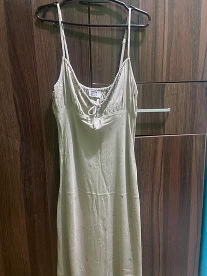 Cotton on skylar midi dress (Category: Dresses) located in Cavite. Submitted by dumplings12 (Listing ID 1356723984, Image 2). Description: Medium on tag but can fit xs-small super nice in actual!! used once only size 27 waistline in medida RFS: need funds for school purposes.