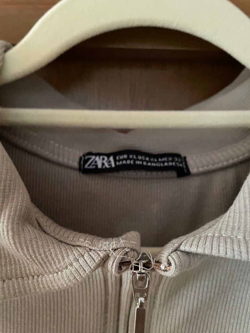 Crop top polo shirt (Category: Others Tops) located in Manila. Submitted by cloudymondi (Listing ID 1356701826, Image 2). Description: .