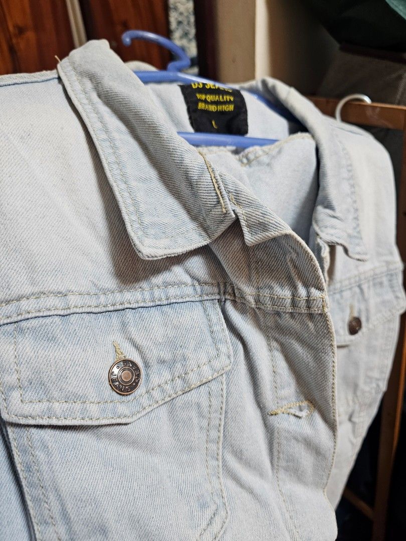 Denim Jacket (Category: Coats, Jackets and Outerwear) located in Antipolo. Submitted by satisfactorylemon (Listing ID 1356695439, Image 3). Description: Generic denim jacket Size Large but fits Medium best. No issues, used lightly.