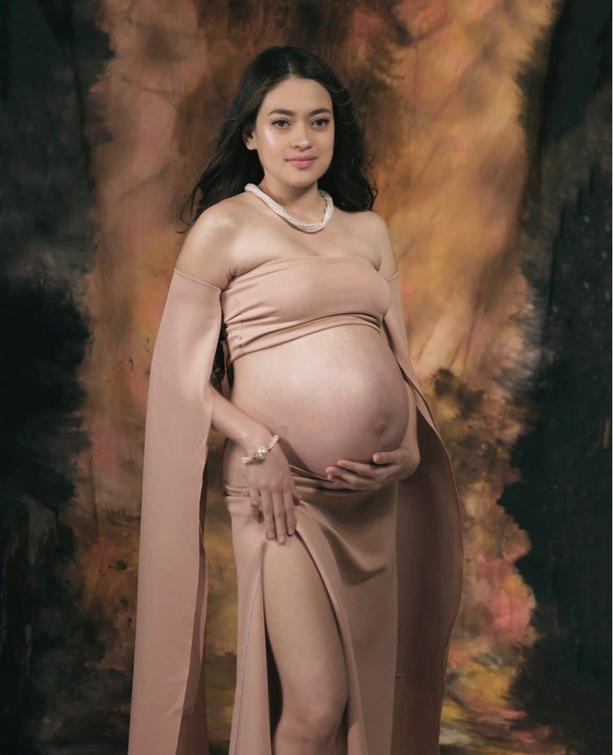 DIY Maternity Goddess Attire (Category: Maternity wear) located in Manila. Submitted by cathymcb (Listing ID 1356696445, Image 2). Description: DIY Maternity Goddess Shoot Attire ✨ • Skirt • Tube top • Arm drapes This was originally an infinity dress—I recycled it and made some adjustments. ***Please manage your expectations as this is a DIY piece made from recycled clothing..
