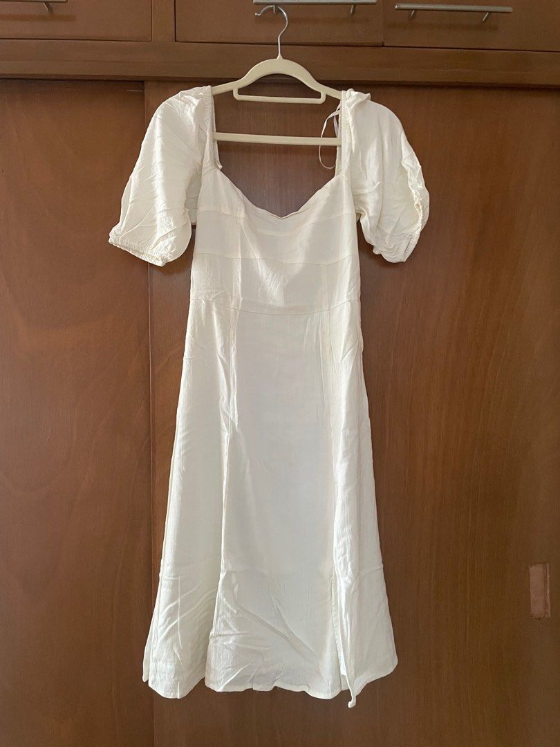 Forever21 White Shoulder Puff Dress (Category: Dresses) located in Manila. Submitted by cloudymondi (Listing ID 1356705637, Image 1). Description: Bought this from F21 for around 2,000 Used only once for an event. .