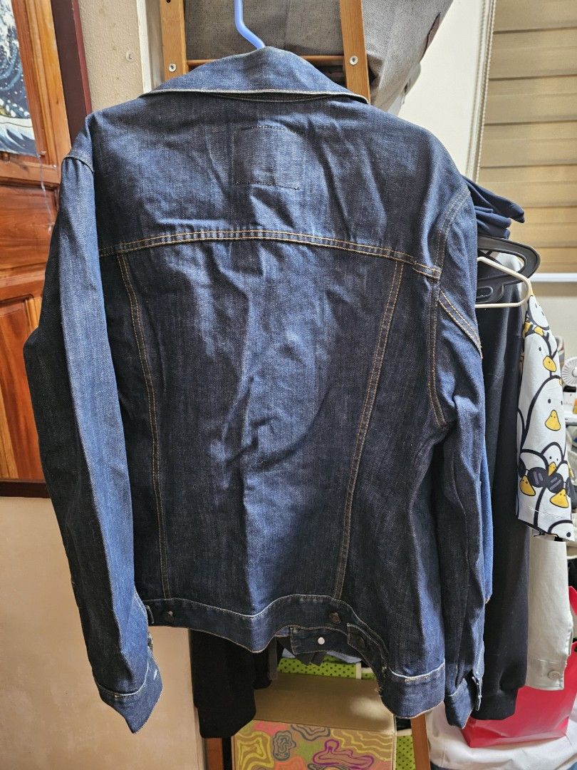 Gap Denim Jacket (Category: Coats, Jackets and Outerwear) located in Antipolo. Submitted by satisfactorylemon (Listing ID 1356695854, Image 3). Description: Gap blue jean denim jacket Barely used Size medium, will fit small best..