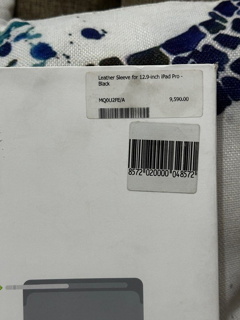 IPAD LEATHER SLEEVE (Category: Cases & Sleeves) located in Taguig. Submitted by johnjohnpaul (Listing ID 1356759496, Image 2). Description: Has sign of usage. Apple Leather Sleeve.