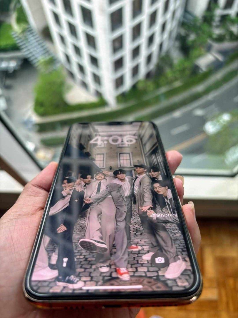 iPhone 11 Pro Max 256GB Rose Gold (Category: iPhone 11 Series) located in Manila. Submitted by promotion_co. (Listing ID 1356764336, Image 3). Description: 🔘 No SIM restrictions 🔘 In prestine condition 🔘 No scratches 🔘 Price is negotiable! 🔘 Can ship anywhere nationwide 🇵🇭 🔘 Can also do meetup 🔘 MOP: GCash, BPI, or Cash on Delivery 🔘 MOD: Lalamove or J&T Express 🔘 Item ID: PCI-0024 🔘 Seller ID: PCS-0008.