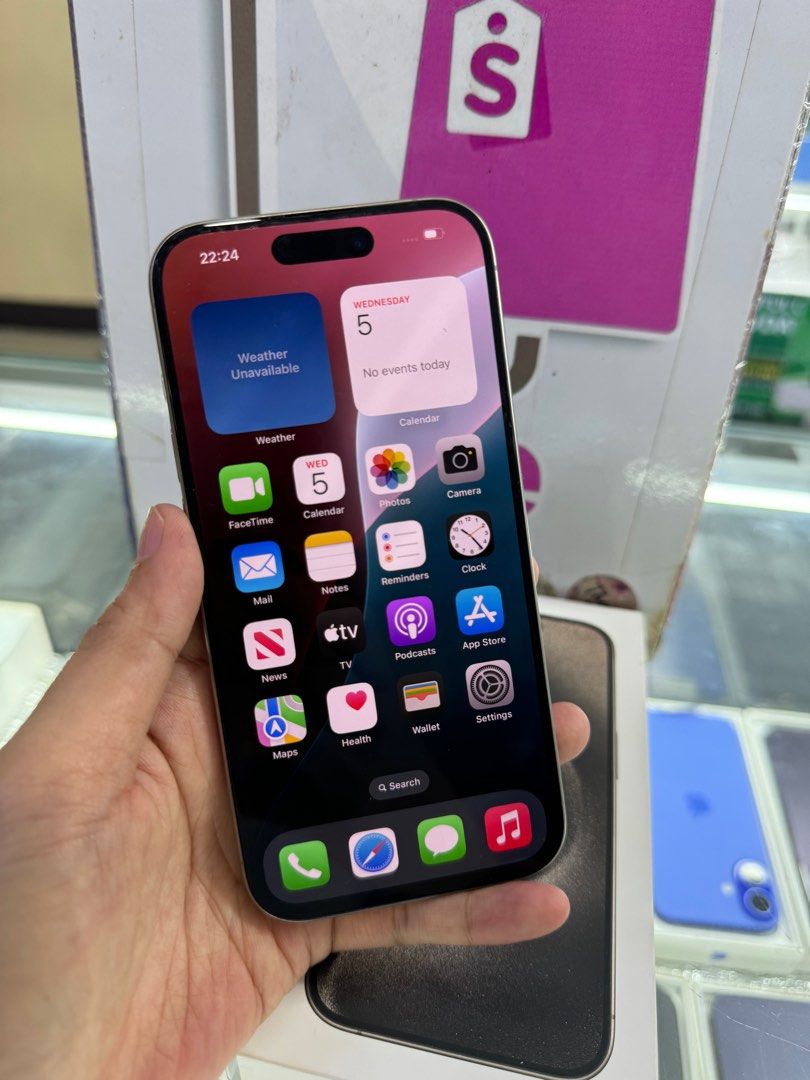 iphone 15 pro 256gb dual sim good as new (Category: iPhone 15 Series) located in Cainta. Submitted by vine_gadget_shop (Listing ID 1356766671, Image 3). Description: iphone 15 pro 256gb dual sim good as new complete package hk variant pick up store greenhills shopping center we accept trade in we accepy credit card and ggives installment we do cod and door to door we ship nationwide for fast transaction call 09277368323 look for vine visit my fb 