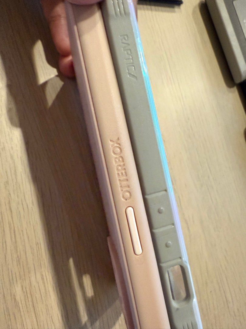 Iphone 15 Pro bundle casing (Category: Cases & Sleeves) located in Manila. Submitted by pretzsells (Listing ID 1356639308, Image 3). Description: Decluttering! Get 2 for Php 1,000 Guaranteed orig.