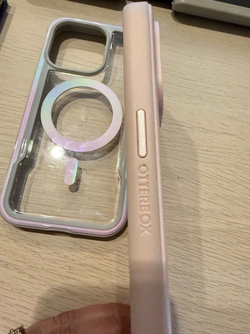 Iphone 15 Pro bundle casing (Category: Cases & Sleeves) located in Manila. Submitted by pretzsells (Listing ID 1356639308, Image 2). Description: Decluttering! Get 2 for Php 1,000 Guaranteed orig.