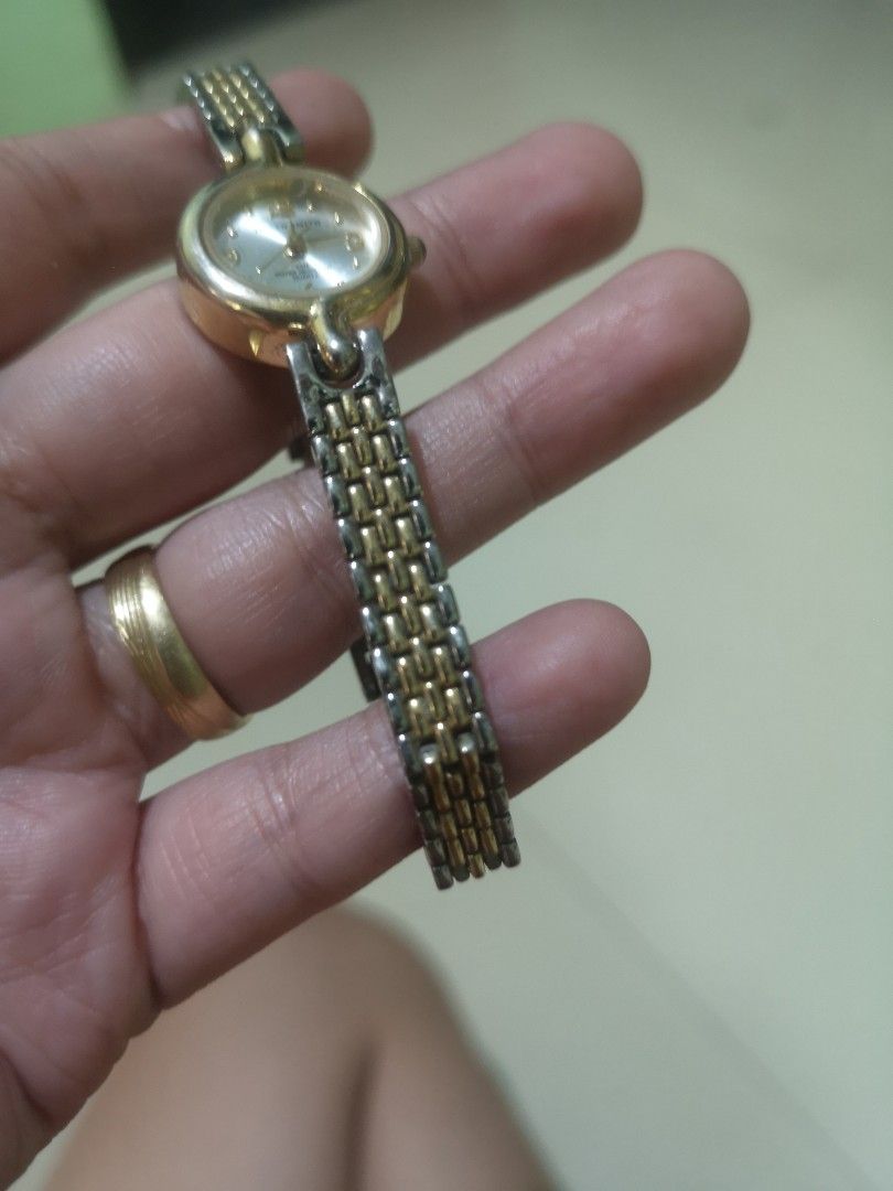 JACKQULINE SMITH WATCH (Category: Women's Watches) located in Lucena. Submitted by watchmateph (Listing ID 1356654540, Image 2). Description: Watch is working and newly replaced battery.