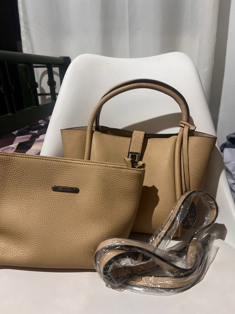 Jovanni 3 in 1 bag (Category: Shoulder Bags) located in Apalit. Submitted by chinnnn__ (Listing ID 1356732823, Image 1). Description: this was only gifted to me, never used 3 in 1 bag , can be sling hand bag, or can use as pouch .