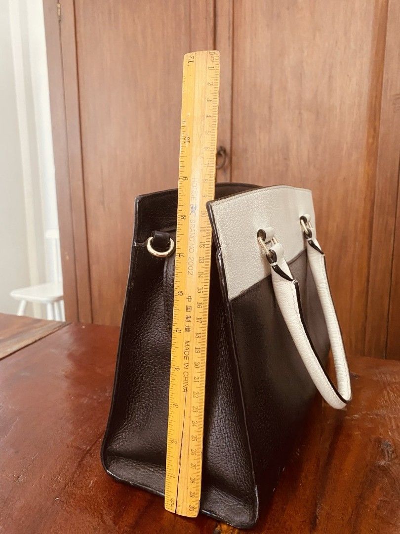 Kate Spade Grove Street Caley Satchel (Category: Shoulder Bags) located in Bulacan. Submitted by orange.locker (Listing ID 1356629685, Image 3). Description: with interior pockets Interior tag label with sling slot no strap included dust bag not included with minimal stains.