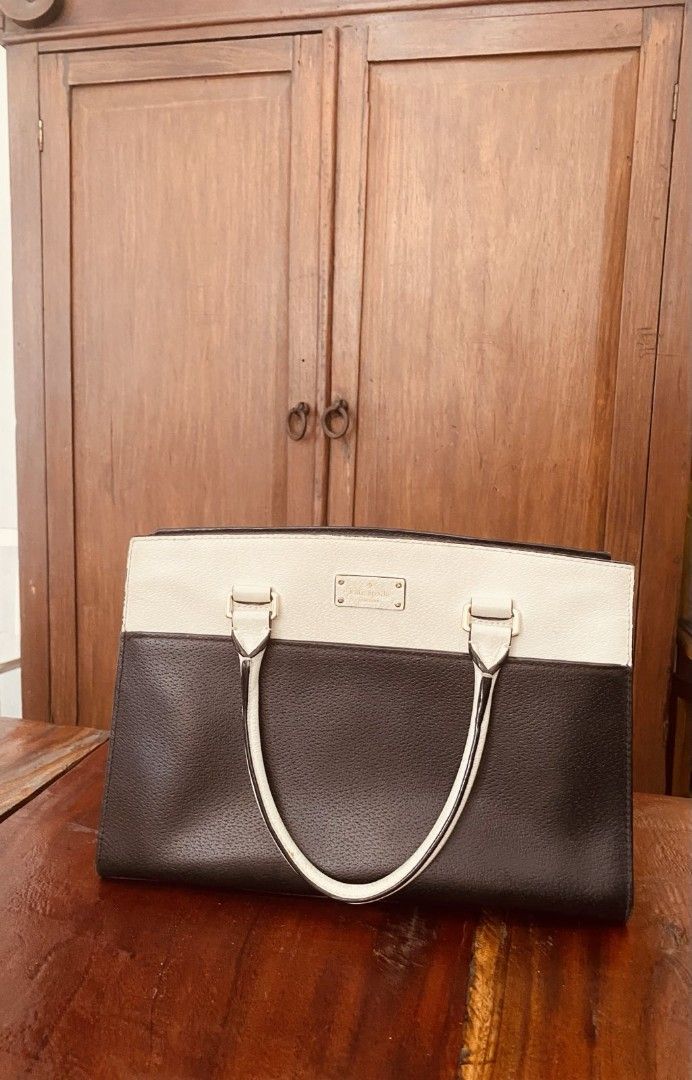Kate Spade Grove Street Caley Satchel (Category: Shoulder Bags) located in Bulacan. Submitted by orange.locker (Listing ID 1356629685, Image 1). Description: with interior pockets Interior tag label with sling slot no strap included dust bag not included with minimal stains.