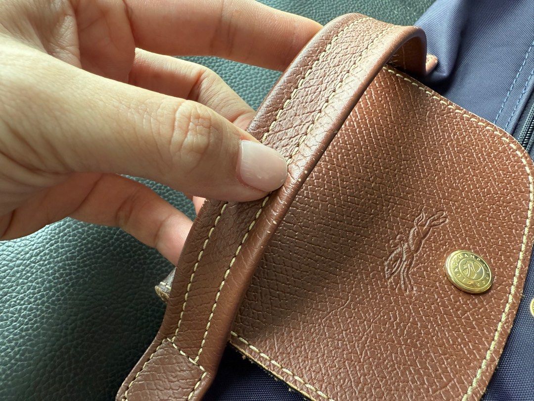 Longchamp Le Pliage Document Folder (Category: Bags & Wallets) located in Singapore. Submitted by tengyee (Listing ID 1356659521, Image 3). Description: Condition as pictured. Peeling at the handles Bag bottom edges is well worn.