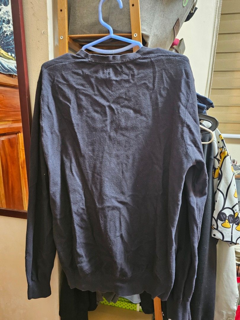 Massimo Dutti sweater (Category: Coats, Jackets and Outerwear) located in Antipolo. Submitted by satisfactorylemon (Listing ID 1356697522, Image 2). Description: authentic massimo dutti longsleeve sweater needs washing lang since matagal nasa closet no issues, garter around neck, cuff, and waist are tight pa size medium. will fit relaxed for small peeps, slim fit for medium peeps.