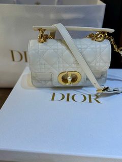 (Category: ) located in . Submitted by crazyovershopping (Listing ID 1356655748, Image 1). Description: .