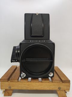 HASSELBLAD V KAMERAHUS, 555 ELD med fjärrkontroll, 1999. Foto, Kameror