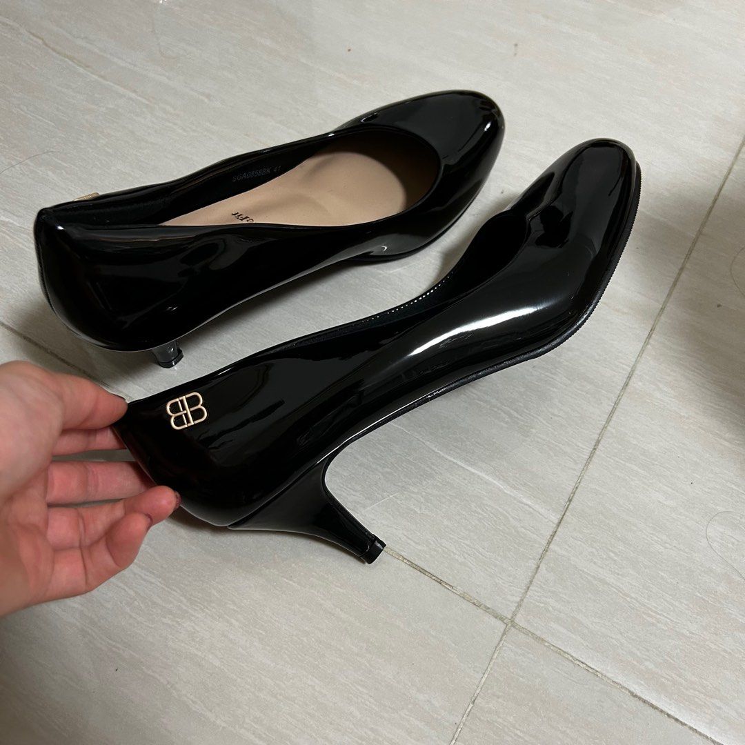 MY BALLERINE Brand New Wide Fit Pumps (Category: Heels) located in Singapore. Submitted by pigletthedog (Listing ID 1356730674, Image 3). Description: Size EU 41, wide fit, black. Brand new without box. Only worn once indoors to try. True to size, I am typically a EU 40/UK 7 for wide fit heels and this is too large for me. .