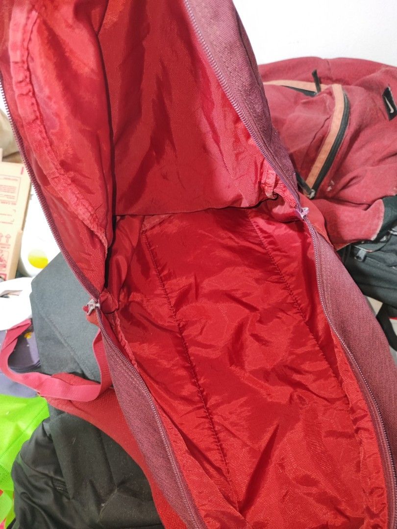 ORIGINAL HAWK BAG (RED) (Category: Backpacks) located in Mandaluyong City. Submitted by mariahsolangeyyy (Listing ID 1356713904, Image 3). Description: Original Hawk bag.