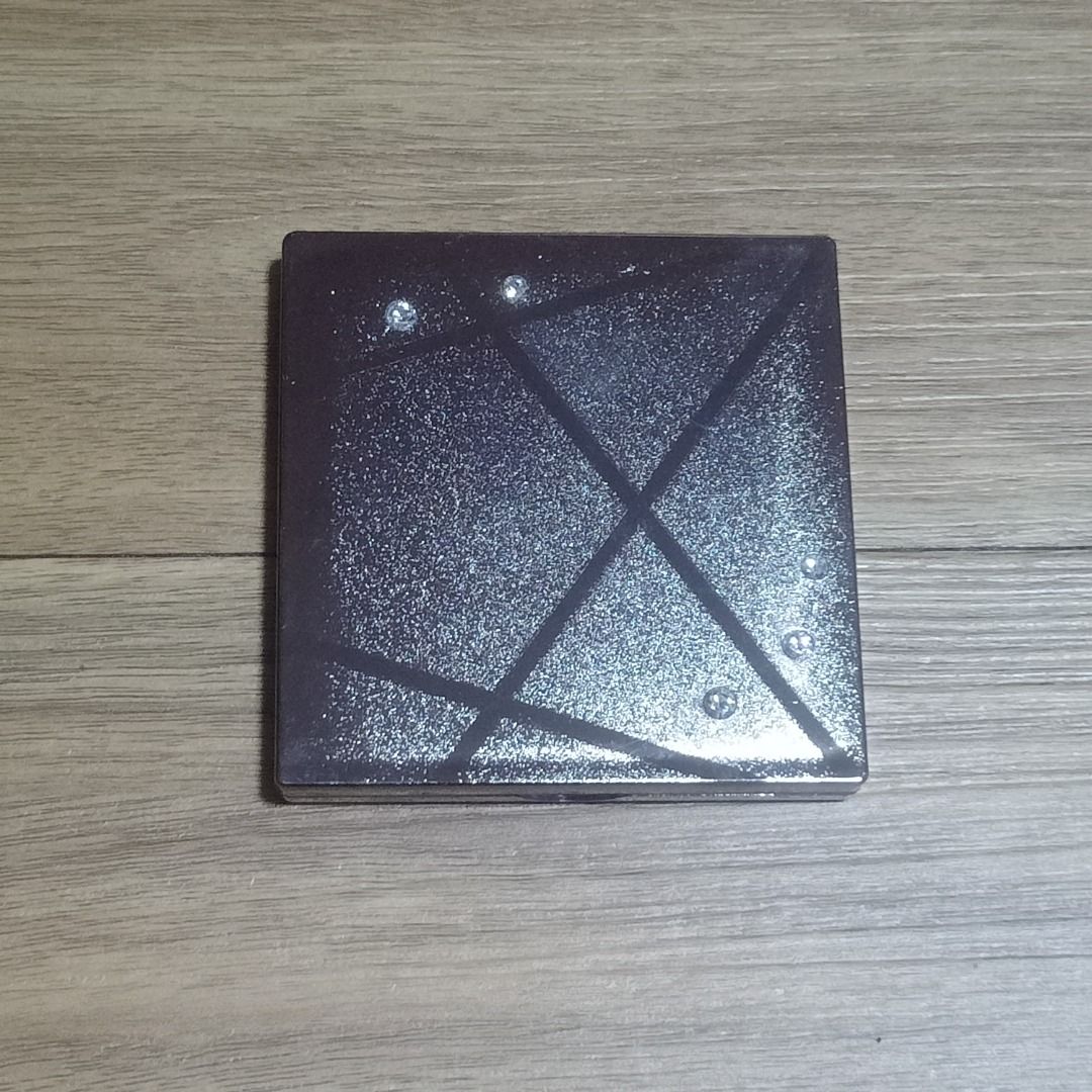 POLA CRYSTALLIZED COMPACT MIRROR (Category: Makeup) located in Makati City. Submitted by nyxhemera26 (Listing ID 1356644513, Image 3). Description: POLA CRYSTALLIZED COMPACT MIRROR • MADE WITH SWAROVSKI ELEMENTS • COMPACT POUCH INCLUDED.