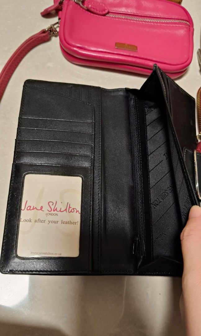 Preloved wallets (Category: Purses & Pouches) located in Singapore. Submitted by dio_solo (Listing ID 1356731949, Image 4). Description: Various wallets up for grab. Helping a senior to sell these precious wallets. Not for fussies. $100 quick deal if you buy all. Brands include: Jane Shelton London Tocco Toscano Italy GUESS USA Fossil.