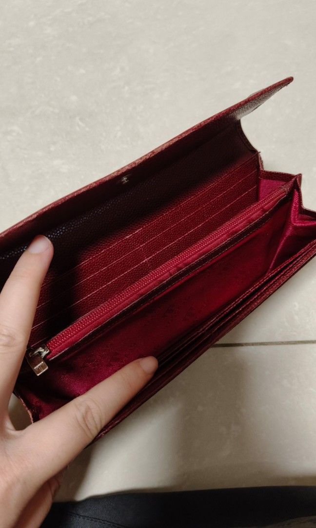 Preloved wallets (Category: Purses & Pouches) located in Singapore. Submitted by dio_solo (Listing ID 1356731949, Image 7). Description: Various wallets up for grab. Helping a senior to sell these precious wallets. Not for fussies. $100 quick deal if you buy all. Brands include: Jane Shelton London Tocco Toscano Italy GUESS USA Fossil.