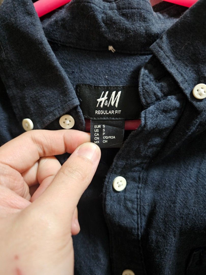 Uniqlo half button down polo (Category: Formal Shirts) located in Antipolo. Submitted by satisfactorylemon (Listing ID 1356717828, Image 3). Description: Uniqlo half button down shirt No issues, no stains Decluttering.