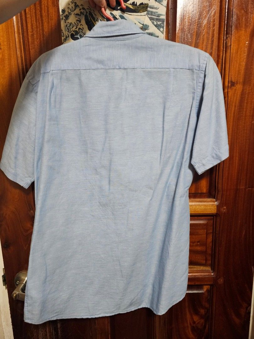 Uniqlo short sleeved polo (Category: Formal Shirts) located in Antipolo. Submitted by satisfactorylemon (Listing ID 1356717994, Image 2). Description: Uniqlo short sleeved polo No issues, no stains Barely used Decluttering.