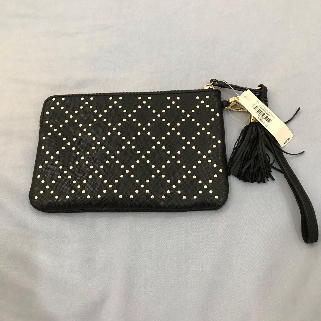 Victoria’s Secret wallet pouch (Category: Purses & Pouches) located in Bulacan. Submitted by kallyseconds (Listing ID 1356632759, Image 2). Description: .