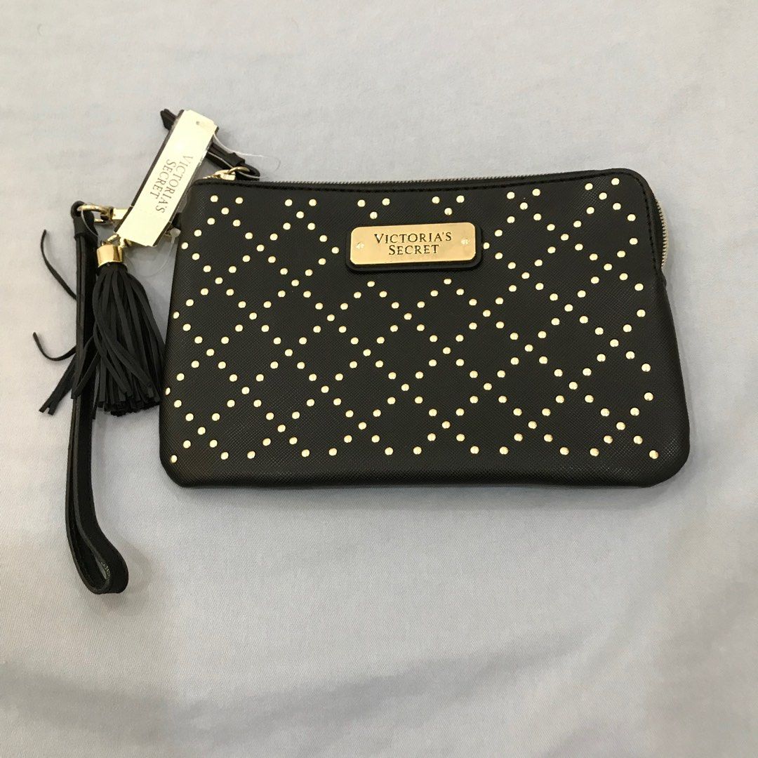 Victoria’s Secret wallet pouch (Category: Purses & Pouches) located in Bulacan. Submitted by kallyseconds (Listing ID 1356632759, Image 1). Description: .