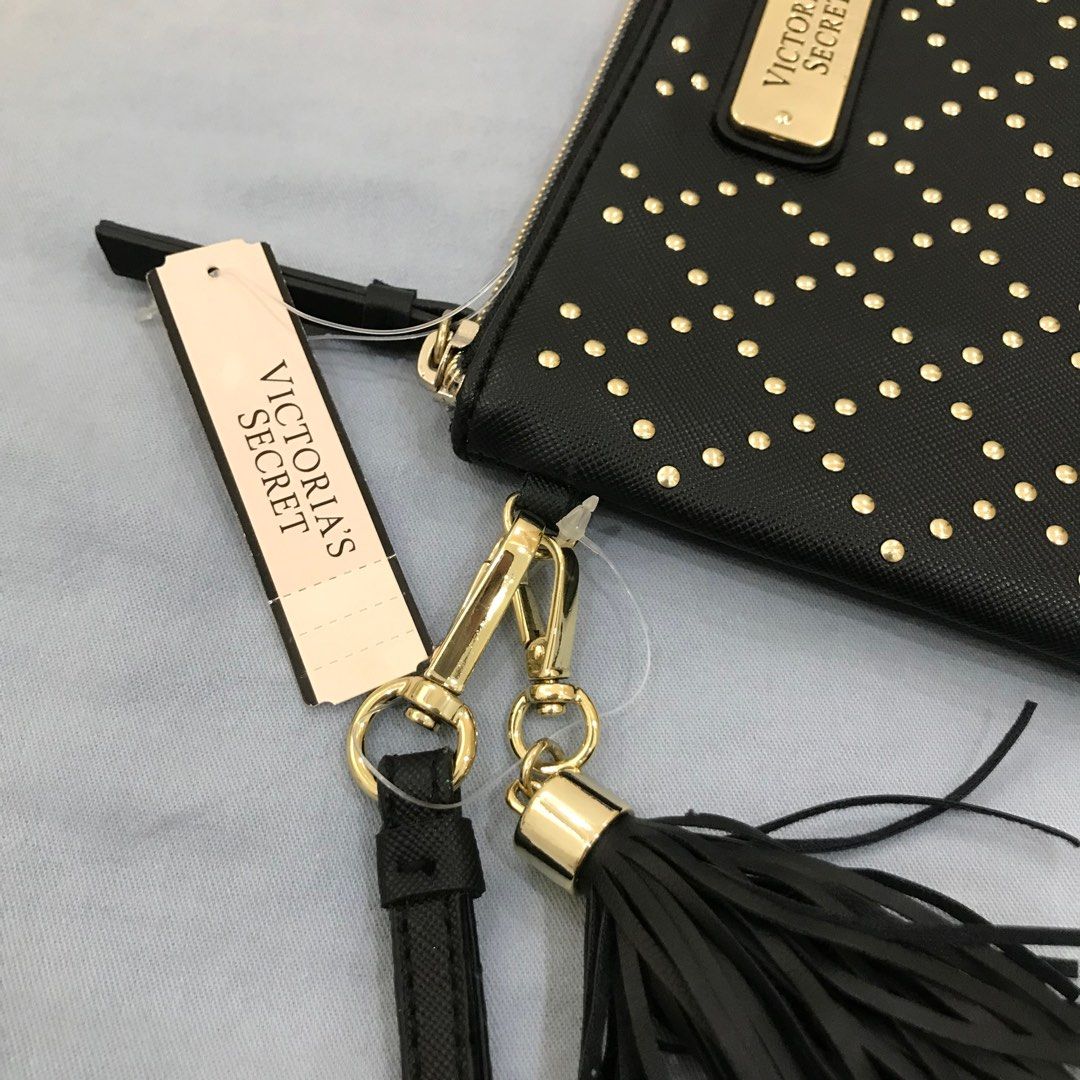 Victoria’s Secret wallet pouch (Category: Purses & Pouches) located in Bulacan. Submitted by kallyseconds (Listing ID 1356632759, Image 3). Description: .