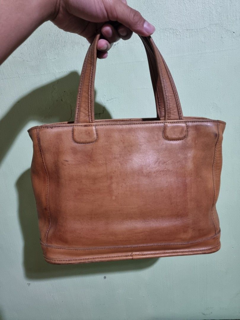 Vintage Coach Bleeker (Category: Luxury Bags & Wallets) located in Cabanatuan. Submitted by thegreatandpowerfulnathan (Listing ID 1356698694, Image 1). Description: Vintage Coach Bleeker Brown Color Made in the USA in 1998 Normal signs of usage for a vintage bag This bag has been cleaned and moisturized already to prolong its life. Mode of Delivery: J&T Mode of payment: GCASH Meet-up: City Mall, Sta. Rosa, Nueva Ecija Notes: •Shipping fee will be