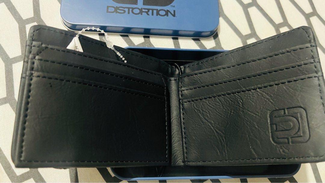 Imported wallet (Category: Luxury Accessories) located in Quezon City. Submitted by mrjun07 (Listing ID 1356634294, Image 3). Description: Imported and Brand new wallet Bought in US .