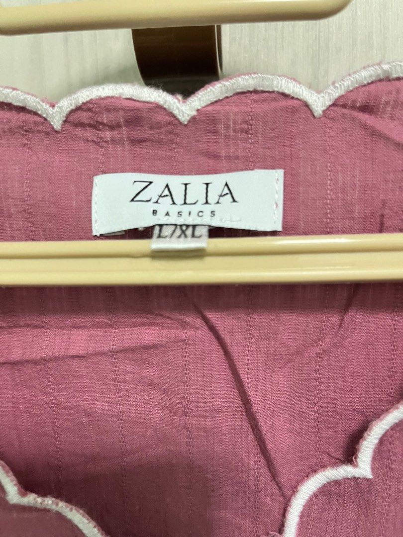 Zalia Basic Caftan (Category: Kaftans & Jubahs) located in Kuantan. Submitted by prelovedbybellaaaaaaa (Listing ID 1356742499, Image 2). Description: Hi, nak tahu lebih lagi boleh dm ya.