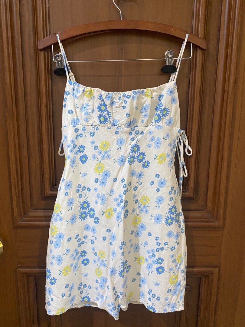 Zara floral mini dress (Category: Dresses) located in Quezon City. Submitted by jaaappi (Listing ID 1356667172, Image 1). Description: .