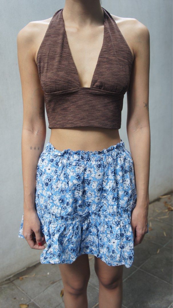 ZARA FLORAL SUMMER SKIRT (Category: Skirts) located in Pasig City. Submitted by s0phiesells (Listing ID 1356747712, Image 1). Description: 10/10 CONDITION, GOOD AS NEW stretchable waistline, fits s-semi large.