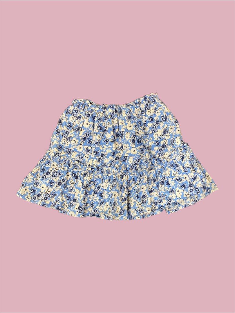 ZARA FLORAL SUMMER SKIRT (Category: Skirts) located in Pasig City. Submitted by s0phiesells (Listing ID 1356747712, Image 3). Description: 10/10 CONDITION, GOOD AS NEW stretchable waistline, fits s-semi large.