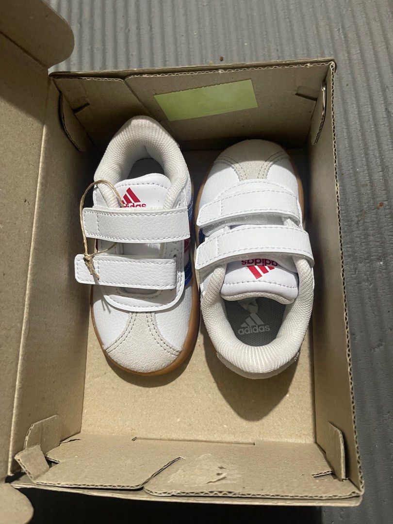 ADIDAS SHOES ORIGINAL (Category: Sneakers) located in Mandaluyong City. Submitted by GloriousCollection (Listing ID 1356890008, Image 2). Description: I just bought this and its way too small Original price :2300 Selling :1500 SIZE:US 5K.