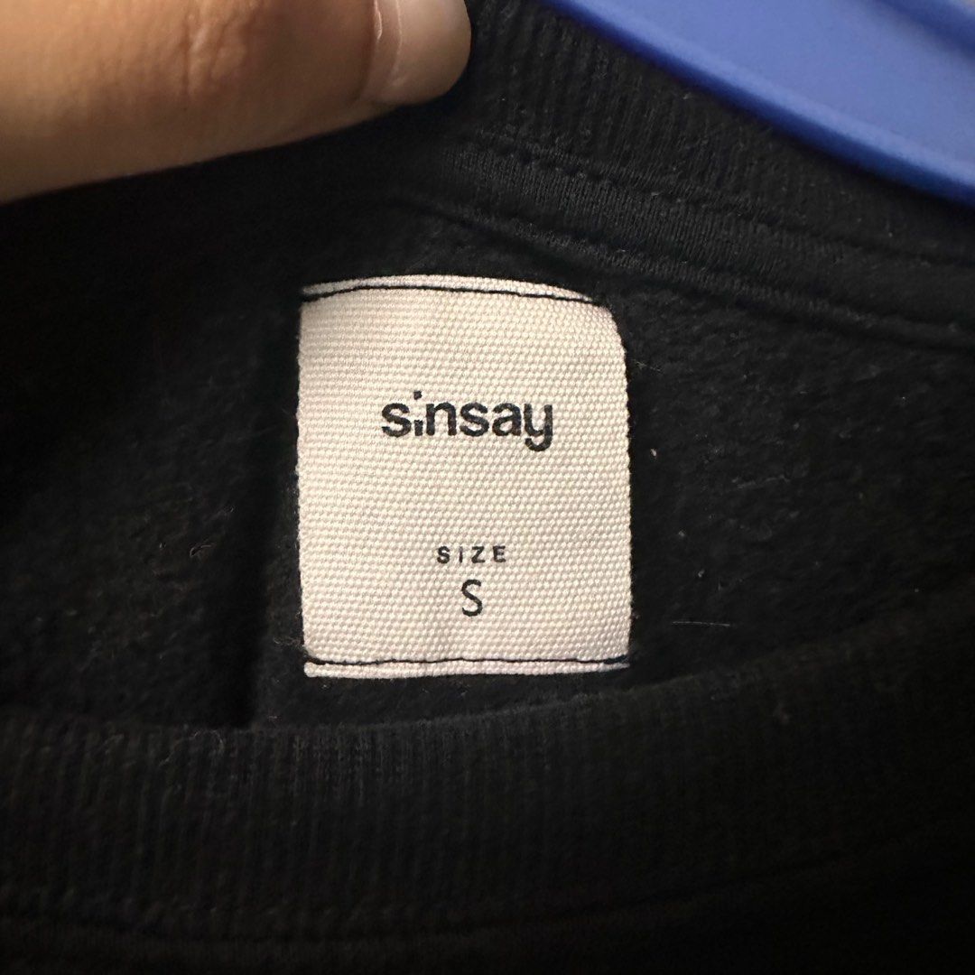 Black Pullover (Category: Longsleeves) located in Singapore. Submitted by 5dollastore (Listing ID 1356853643, Image 2). Description: .